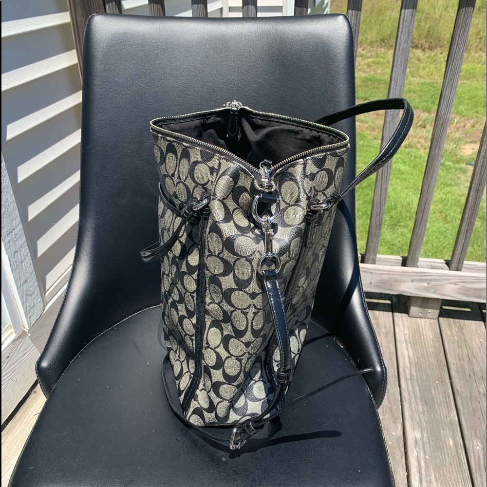 Coach Bag 100% Authentic ask for more pics